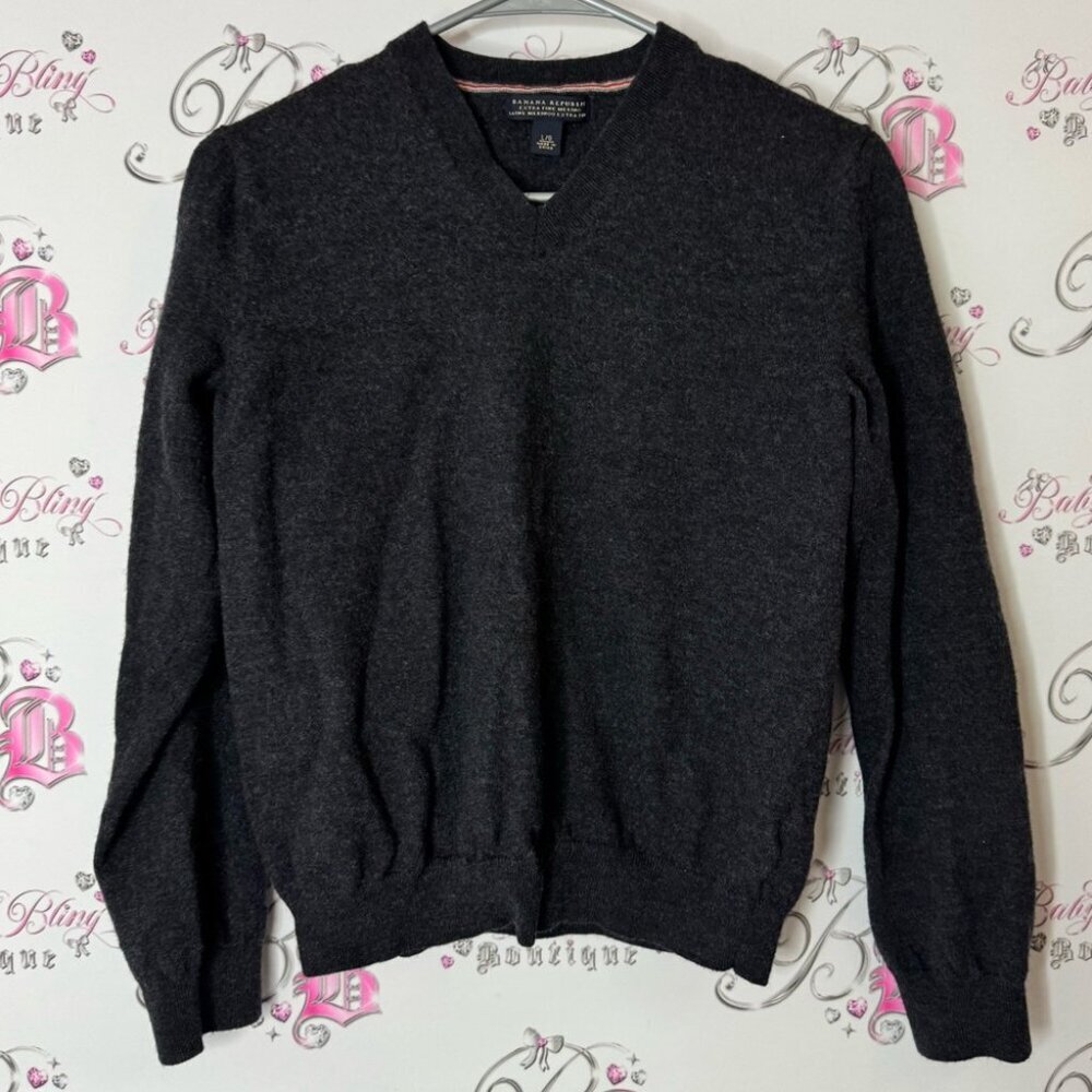 Banana Republic sweater extra fine merino wool cozy Charcoal V-Neck Sweater